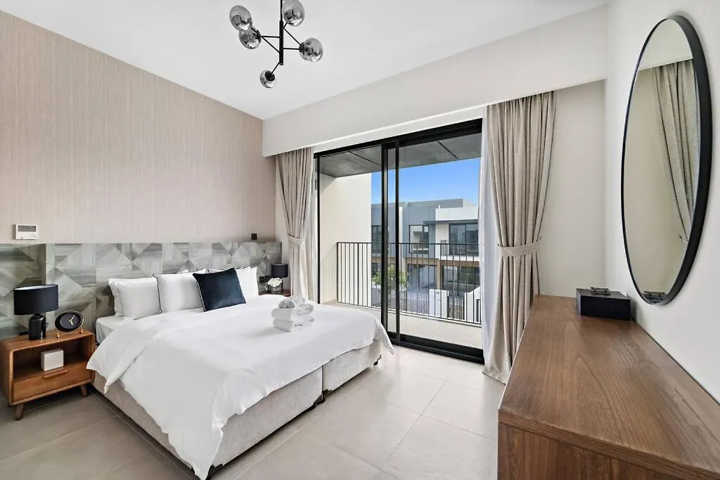 Relaxing Staycation - Villa With Community Pool Dubai