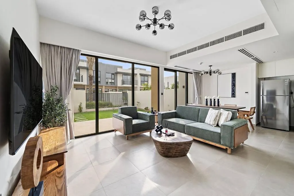 Relaxing Staycation - Villa With Community Pool Dubai