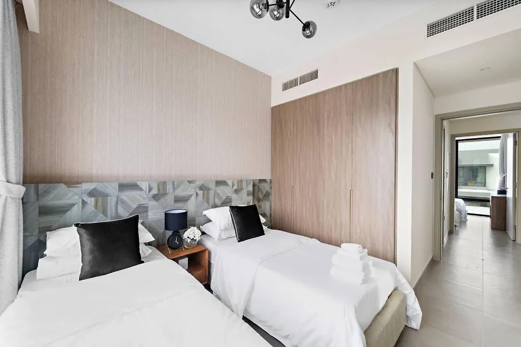 Relaxing Staycation - Villa With Community Pool Dubai 0*,